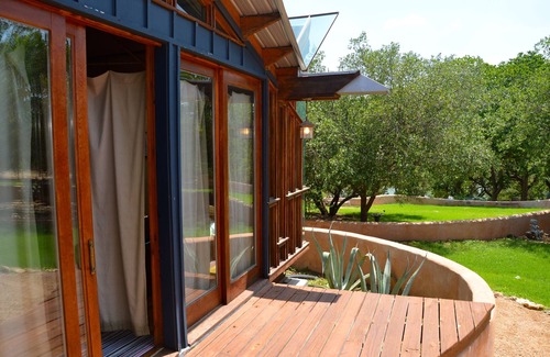 Spicewood Cama Y Desayuno | Funky Loft Azul Eco-Cabin