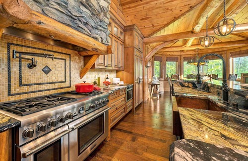 Intervale Chalet De Esquí | One-of-A-Kind Log Home in the Heart of the White Mountains NH