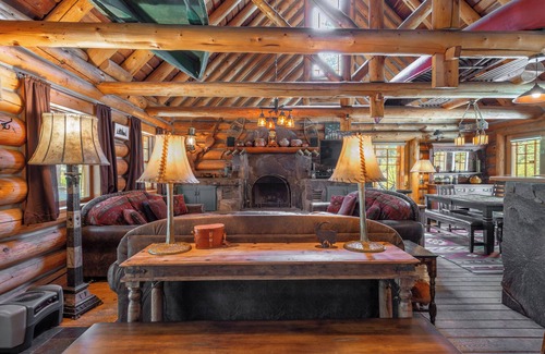 Tahoma Cabina | Único LOG Lodge en 2. 5 acres, a pie de playa, perro OK con perro cercado