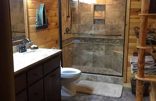 Butler Cabina | ONE OF A KIND LUXURY LAKESIDE TREE HOUSEPontoon, Ski, Hike, Rejuvenate