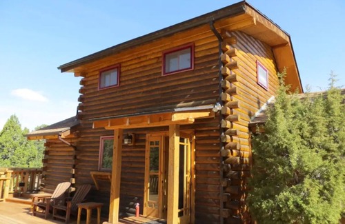 Torrey Cabina | One of a kind, secluded red rock & forest retreat Holiday Special