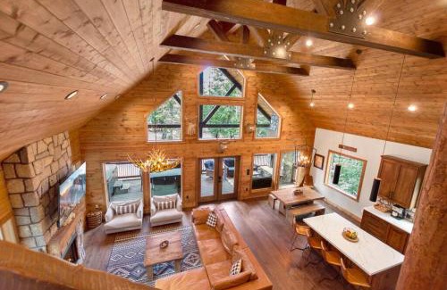 Duck Creek Village Casa | One of a Kind Cabin, Covered Deck, Spa, and Games