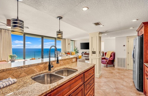 Summer Breeze Condominio | One of a Kind, 2BR/2BA Beachfront Condo