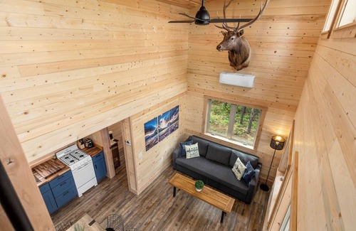 Polebridge Cabina | One of a kind views of Glacier National Park! Elkhorn Cabin at Thunderbird Ridge.