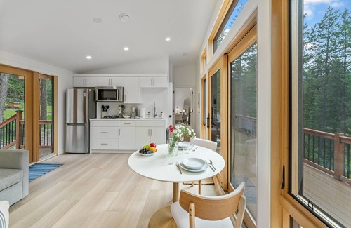 Whitefish Cabina | One of Four Cabins on A Secluded 40 Acres & 8 Miles to Downtown