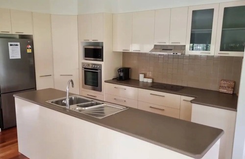 Malua Bay Casa | One of Malua Bay's BEST: Large modern home
