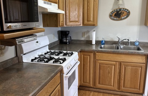 Warrens Cabina | One of the best views in Warrens! 3BR 2BA Cabin near Jellystone & 3 Bears Lodge.