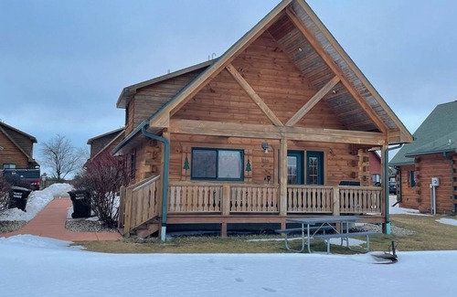 Warrens Cabina | One of the best views in Warrens! 3BR 2BA Cabin near Jellystone & 3 Bears Lodge.