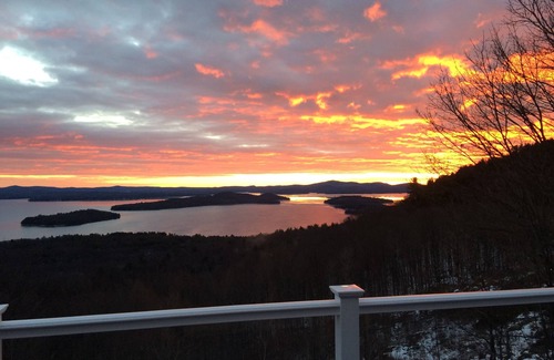 Gilford Casa | Una de las mejores vistas del lago Winnipesaukee, montañas, amaneceres y observación de estrellas.