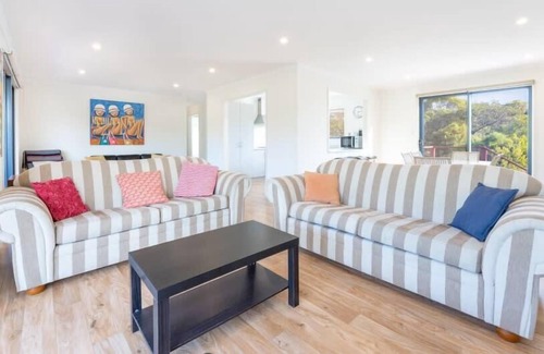 Pelican Lagoon Casa | One One Two Kangaroo Island Family Beach Shack