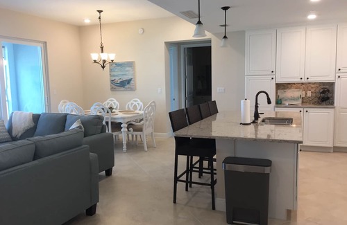 Whitney Beach Condominio | Un ático en el puerto particular con vistas de Anna Maria Sound