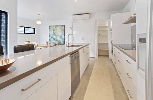 Geelong West Casa | One Raven Perch I Geelong Townhouse near CBD