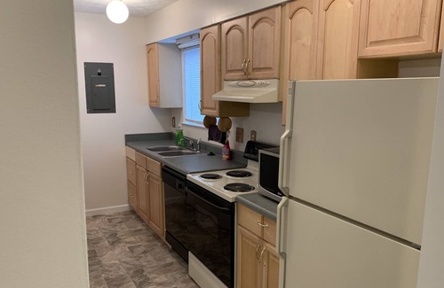 Jonesboro Casa | One room in a 3bedroom townhouse with a share bathroom.