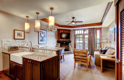 Peak 8 Complejo | One Ski Hill Place, A RockResort