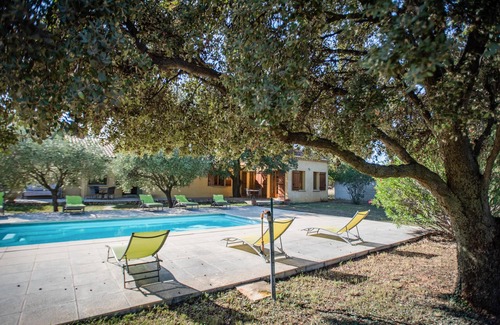 Sorgues Villa | One-storey villa with enclosed garden and swimming pool