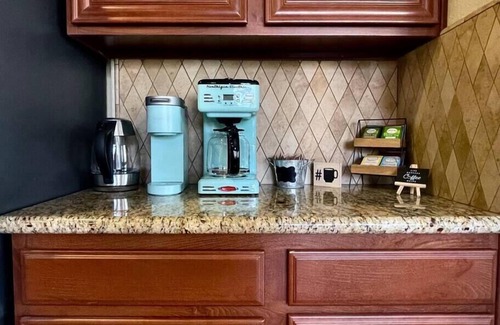 West Sacramento Casa | One Story, Pet & Family Friendly, Fireplace