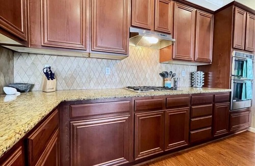 West Sacramento Casa | One Story, Pet & Family Friendly, Fireplace