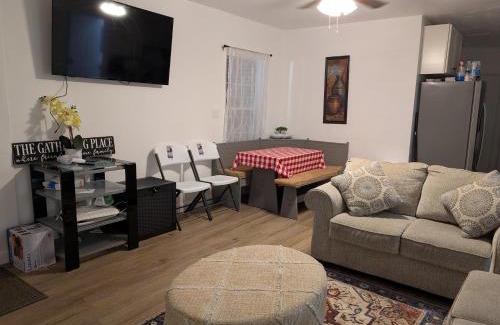 Tallahassee Apartamento | One unit of a fully renovated duplex near FSU