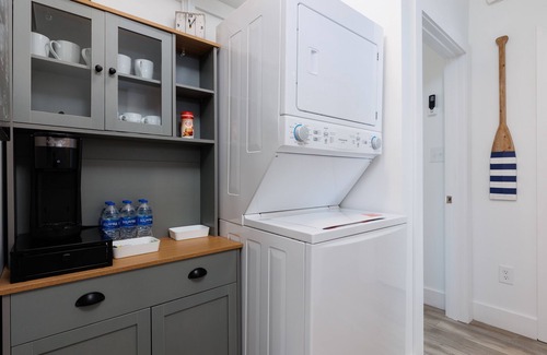 Dauphin Island Cabaña | One year anniversary! Quiet Cottage Close to Everything on the Island