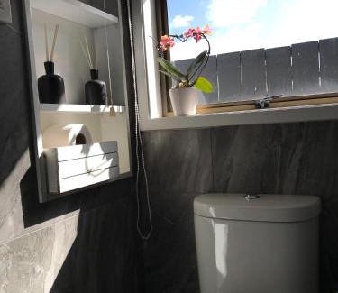Greenlane - Ellerslie Casa | Onehunga Garden Tinyhouse with parking