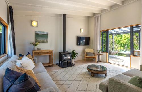 Oneroa Casa | Oneroa Sanctuary - Be My Guest Waiheke