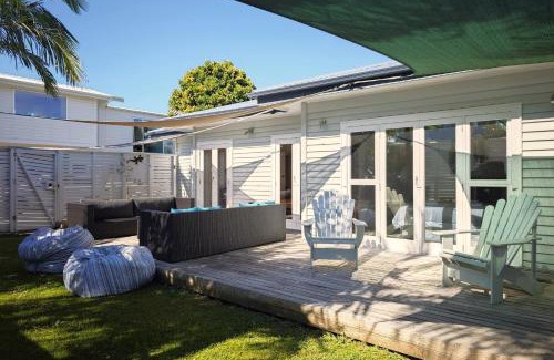 Oneroa Casa | Oneroa Village, in Waiheke Centre - Be My Guest