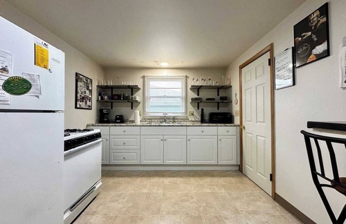 Green Bay Casa | Only 2 blocks from Lambeau Field and the Titletown District.