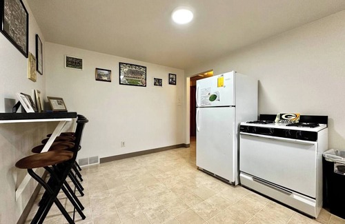 Green Bay Casa | Only 2 blocks from Lambeau Field and the Titletown District.