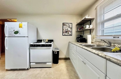 Green Bay Casa | Only 2 blocks from Lambeau Field and the Titletown District.