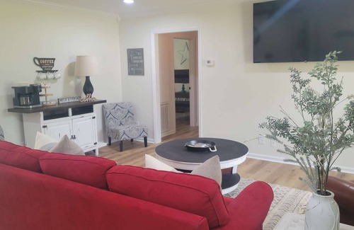 Albertville Casa | Only 2 blocks from the North entrance of Sand Mountain Park and Amphitheater!