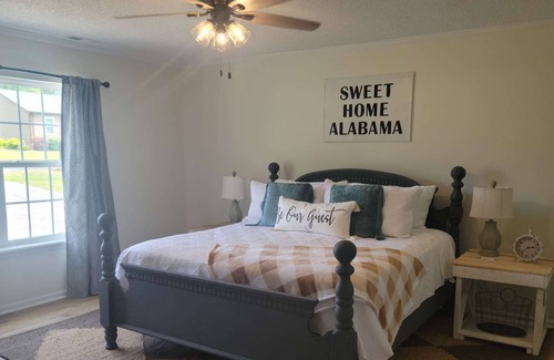 Albertville Casa | Only 2 blocks from the North entrance of Sand Mountain Park and Amphitheater!