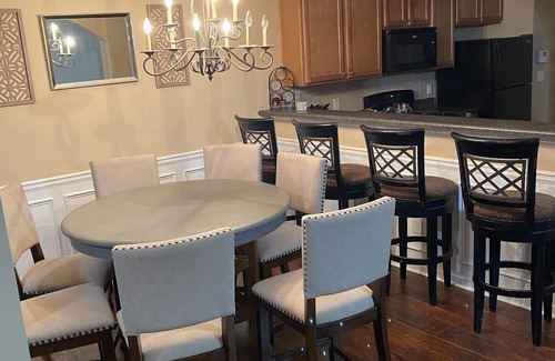 Lithonia Casa | Only 2 miles from shopping, banking, food, entertainment,15 to downtown Atlanta