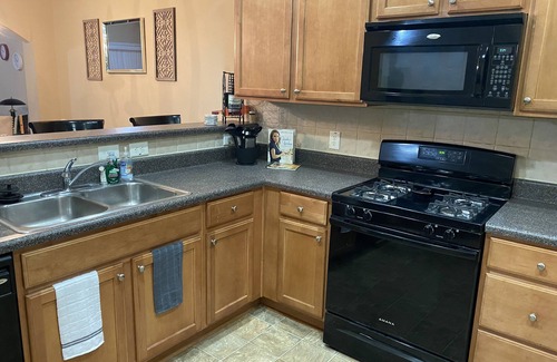 Lithonia Casa | Only 2 miles from shopping, banking, food, entertainment,15 to downtown Atlanta