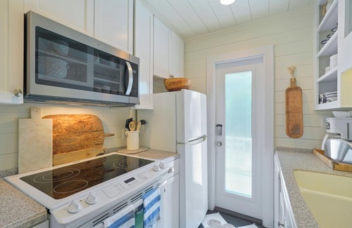 Seaside Casa | Only 2 Min Walk to Seaside Private Beaches! Renovated home + 2 Adult Bikes!