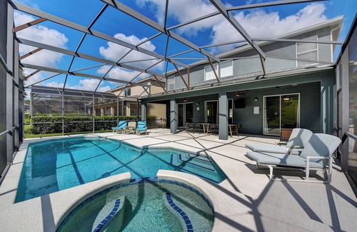 West Kissimmee Villa | Only 3 Miles to Disney! South Facing Private Pool 6 BDRM Villa w/ Movie Theatre