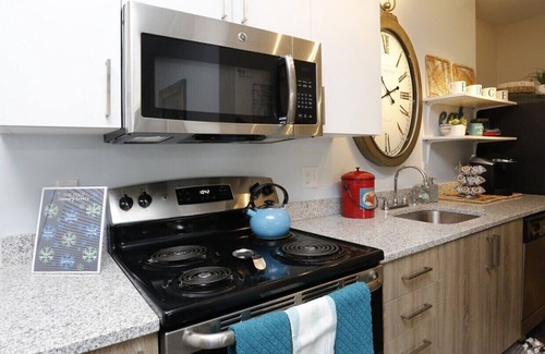 North Northwest Pensacola Apartamento | Only 725 a month, shared housing, everything included, month to month.