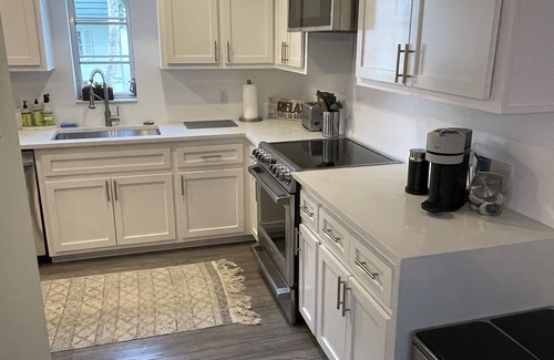 Central Naples Condominio | 3 Bedroom 2 Bath Beautiful Condo in heart of Naples 8 Minutes from Seagate Beach