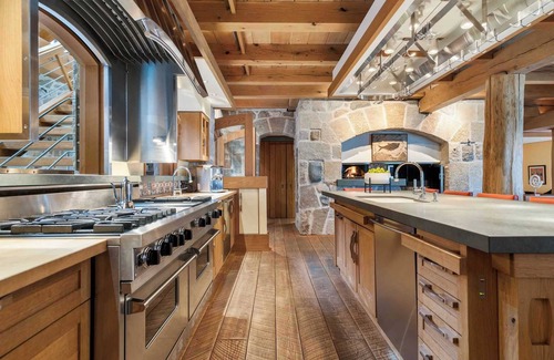 Elk Rapids Casa | Only 9 minutes from the horse show