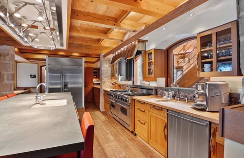 Elk Rapids Casa | Only 9 minutes from the horse show