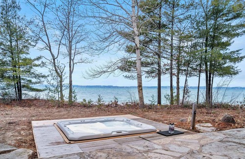 Elk Rapids Casa | Only 9 minutes from the horse show