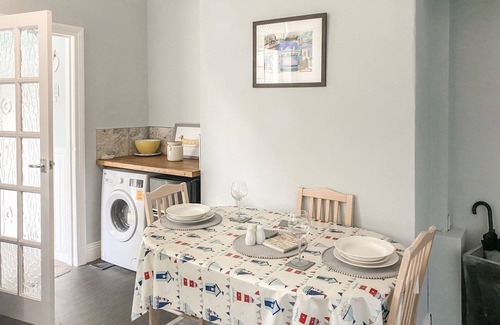 Cullercoats Cabaña | 1 bedroom accommodation in Cullercoats, near Newcastle Upon Tyne
