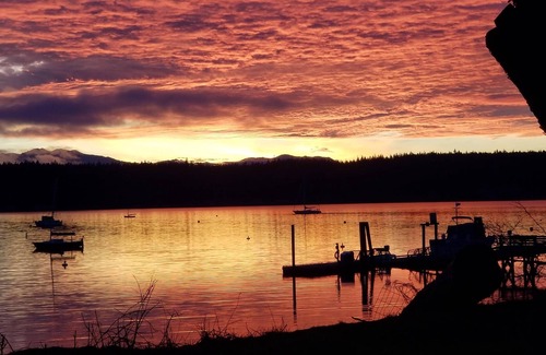Nordland Cabina | Only feet from the bay and private beach, Romantic Room with Queen bed.