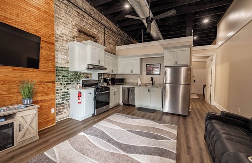 Laurel Apartamento | Only Groundfloor access Airbnb Downtown Laurel - G