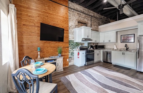 Laurel Apartamento | Only Groundfloor access Airbnb Downtown Laurel - G