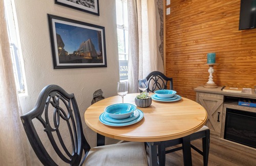 Laurel Apartamento | Only Groundfloor access Airbnb Downtown Laurel - G
