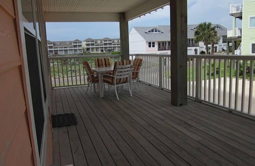 Sand Point Casa | Seaside House w / Sand Point's Restaurant, piscina / jacuzzi, playa y acceso al carrito de golf