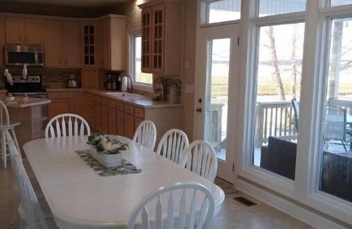 Columbia Casa | Only minutes from the beach! Why pay the high prices?
