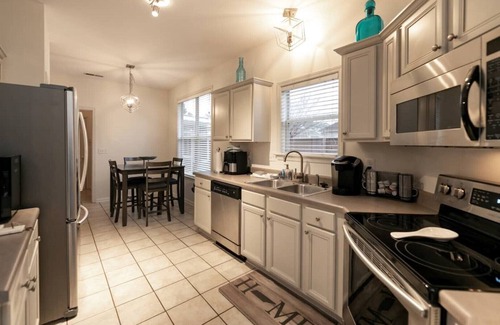 Memphis Casa | Only rental home with standby generator!Immaculate home quick drive to Downtown.
