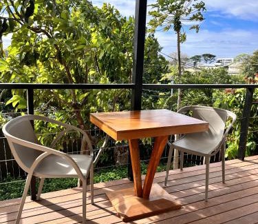 Faaa Casa | Ononui Lodge Airport, Ocean-View, Private Bathroom and Balcony, Free WiFi and Parking, On-Site Car Rental