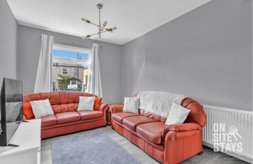 Christchurch Casa | OnSiteStays - Large 3 bedroom, 2 bathroom, driveway, Garden, Sleeps 6 Comfortably
